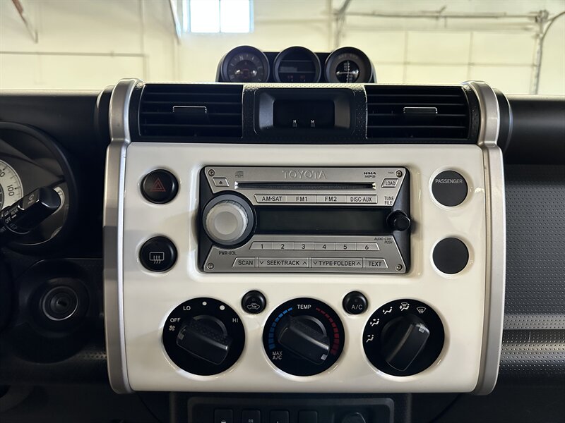 2010-toyota-fj-cruiser-suv-for-sale-24