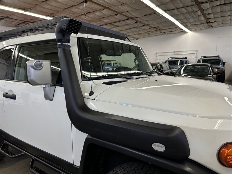 2010-toyota-fj-cruiser-suv-for-sale-34
