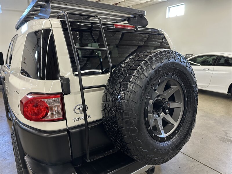 2010-toyota-fj-cruiser-suv-for-sale-38
