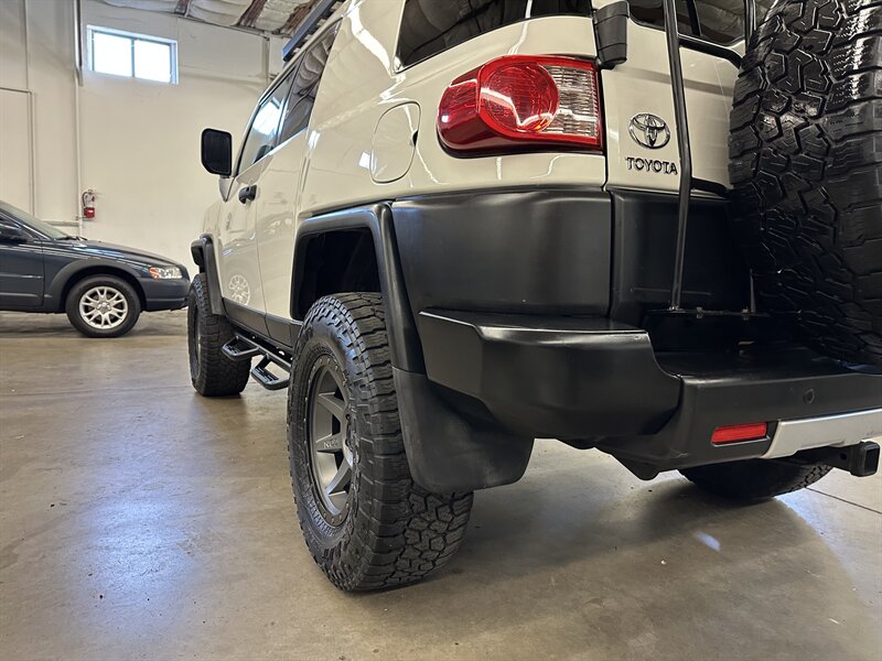 2010-toyota-fj-cruiser-suv-for-sale-39