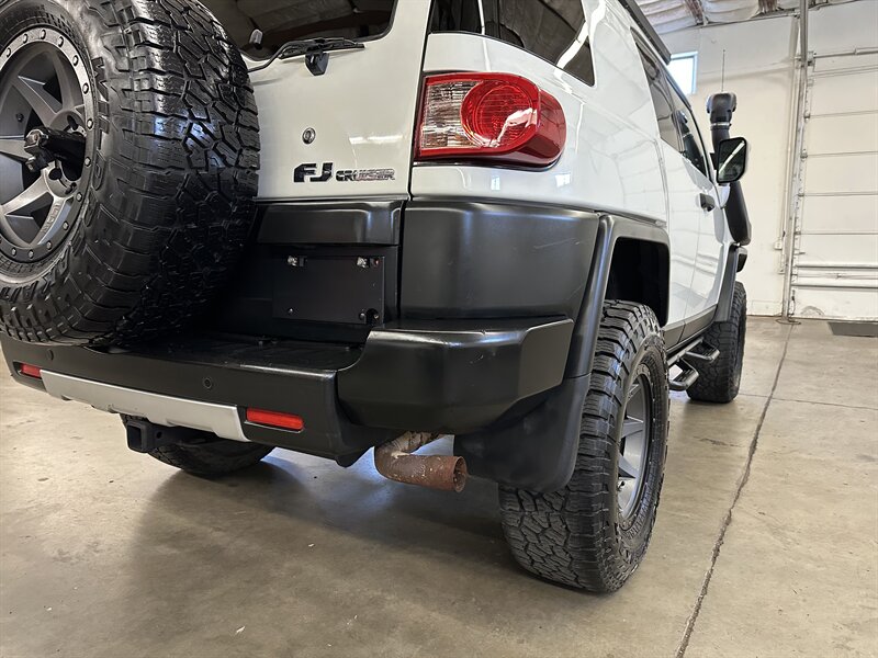 2010-toyota-fj-cruiser-suv-for-sale-40