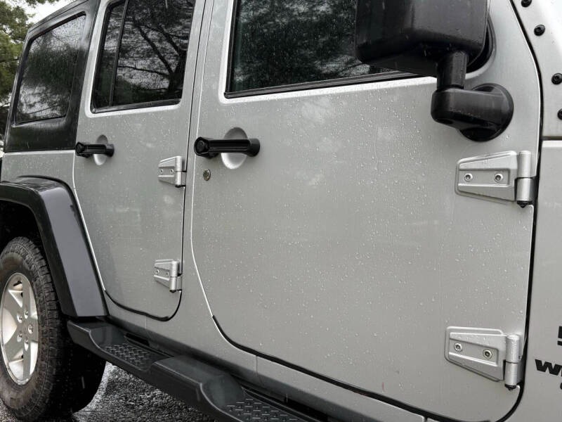 2012-jeep-wrangler-unlimited-sport-4x4-4dr-suv (11)