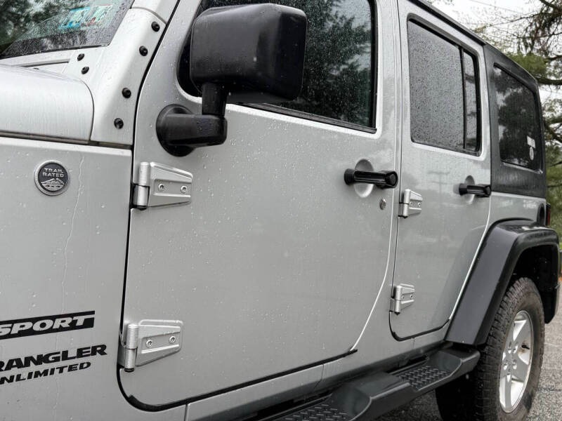 2012-jeep-wrangler-unlimited-sport-4x4-4dr-suv (12)