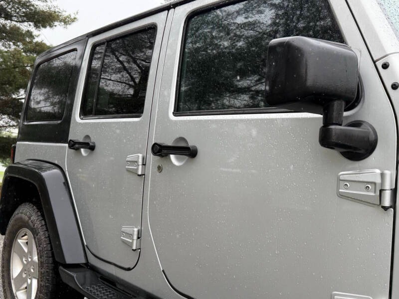 2012-jeep-wrangler-unlimited-sport-4x4-4dr-suv (13)