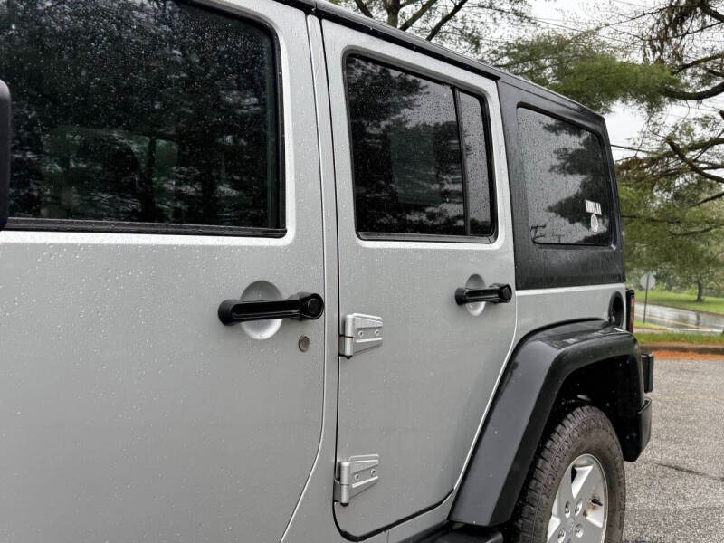 2012-jeep-wrangler-unlimited-sport-4x4-4dr-suv (14)