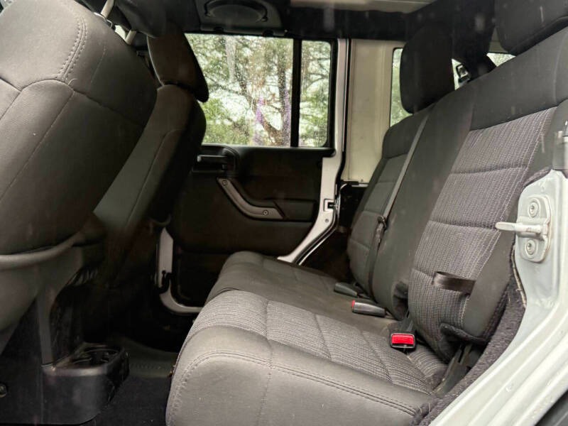 2012-jeep-wrangler-unlimited-sport-4x4-4dr-suv (20)