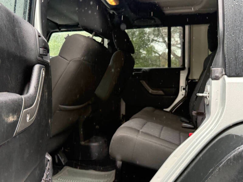 2012-jeep-wrangler-unlimited-sport-4x4-4dr-suv (21)