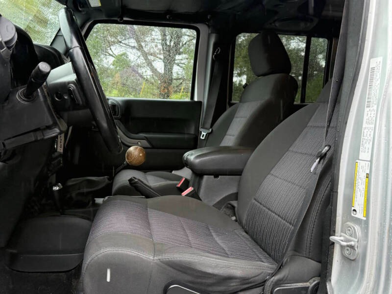 2012-jeep-wrangler-unlimited-sport-4x4-4dr-suv (22)