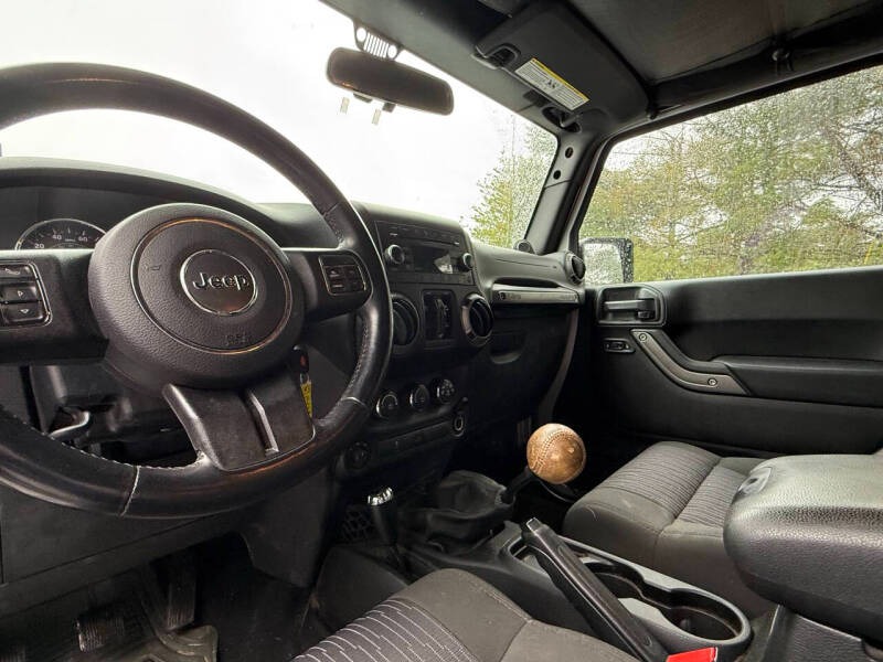 2012-jeep-wrangler-unlimited-sport-4x4-4dr-suv (24)