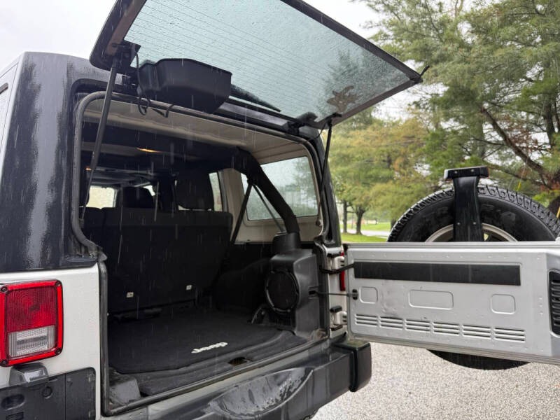 2012-jeep-wrangler-unlimited-sport-4x4-4dr-suv (30)