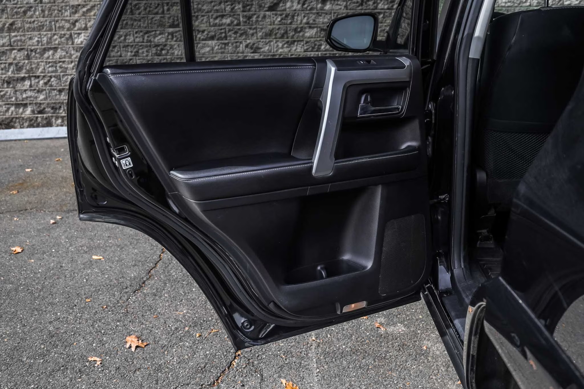 2015-toyota-4runner-sr5-4x4-for-sale-simsbury-ct-12
