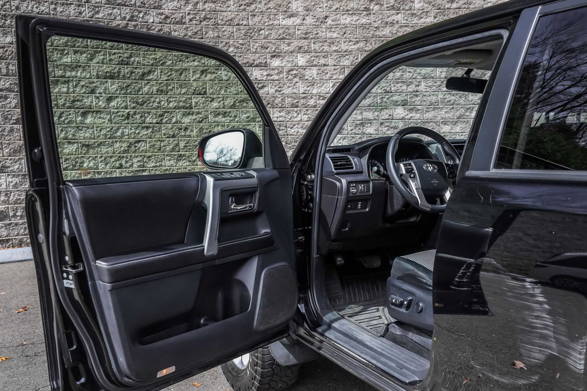 2015-toyota-4runner-sr5-4x4-for-sale-simsbury-ct-17