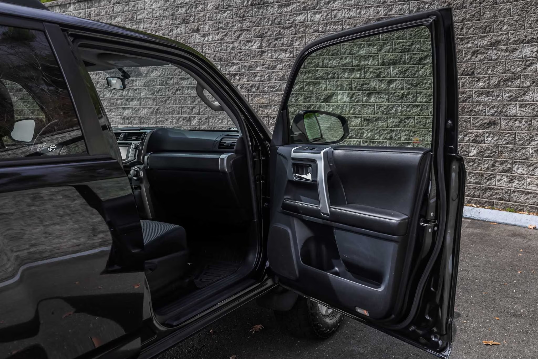 2015-toyota-4runner-sr5-4x4-for-sale-simsbury-ct-9