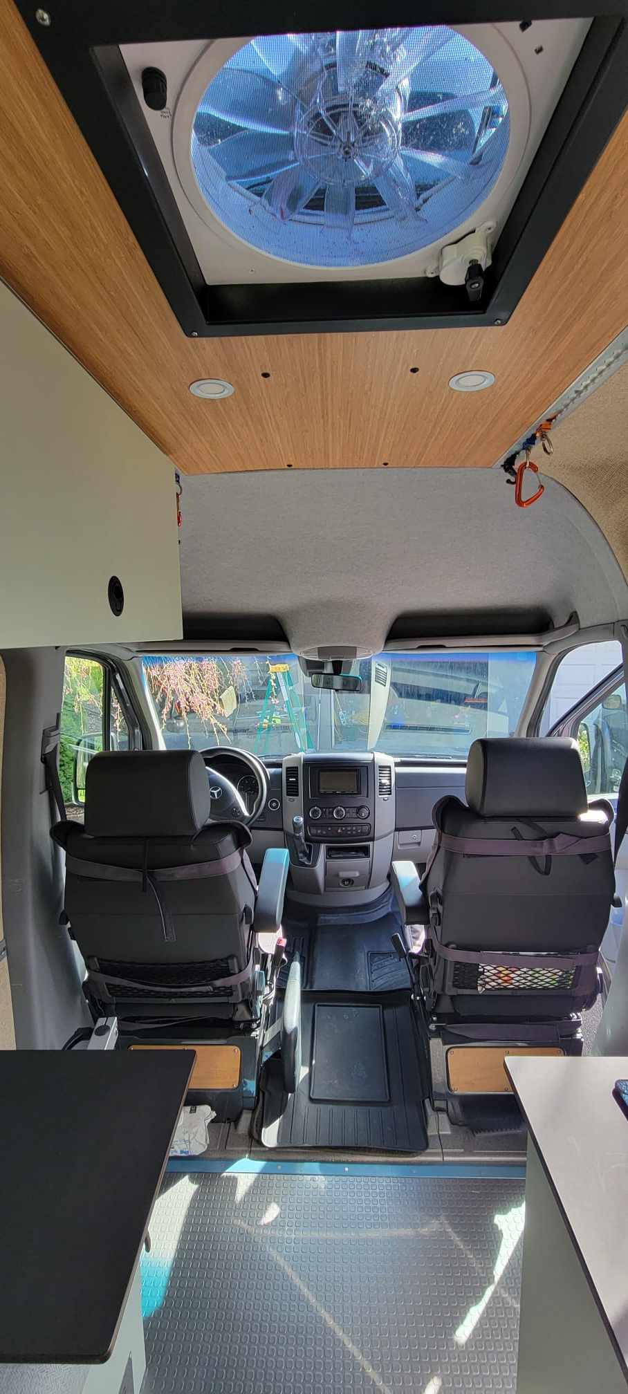 2016-mercedes-benz-sprinter 2500-motorhome-for-sale-02