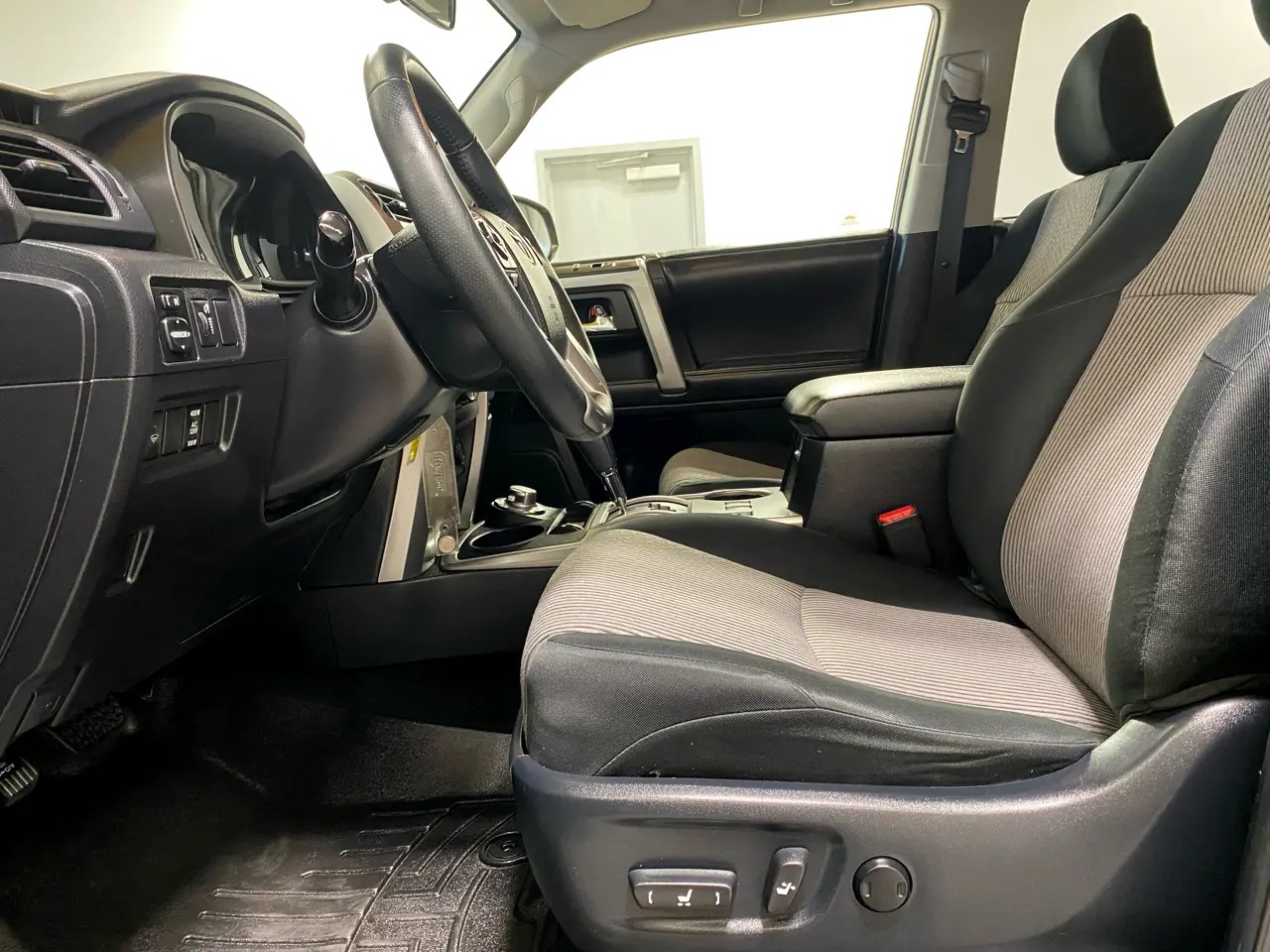 2016-toyota-4runner-sr5-for-sale-11