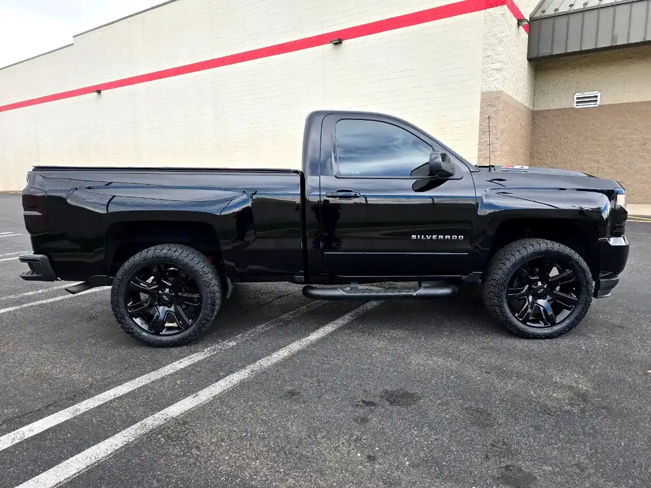 2017-chevrolet-silverado-1500-reg-cab-for-sale-11