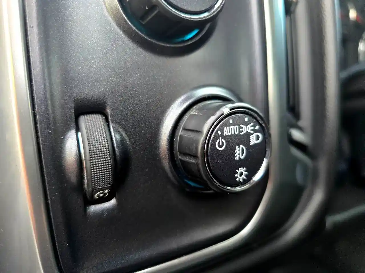 2017-chevrolet-silverado-1500-reg-cab-for-sale-19