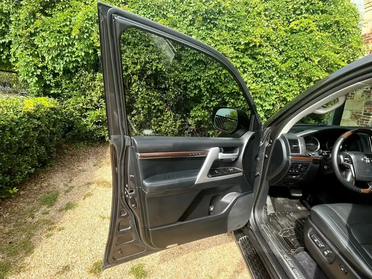 2018-toyota-land-cruiser-for-sale-23