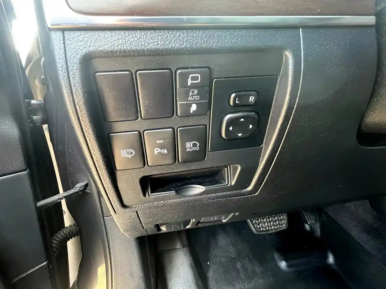2018-toyota-land-cruiser-for-sale-30