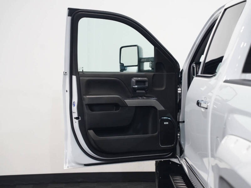 2019-chevrolet-silverado-3500hd-ltz-4x4-4dr-crew-cab-srw (18)