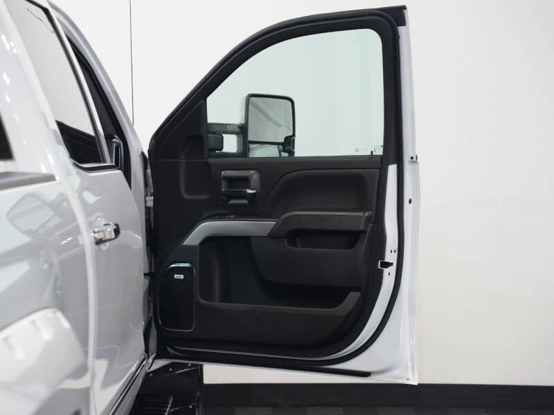 2019-chevrolet-silverado-3500hd-ltz-4x4-4dr-crew-cab-srw (20)