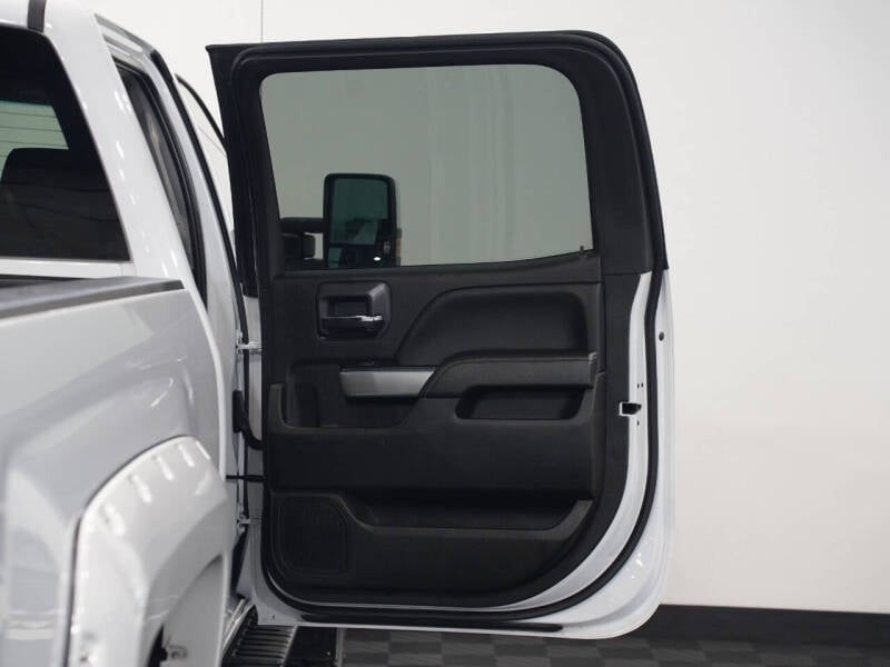 2019-chevrolet-silverado-3500hd-ltz-4x4-4dr-crew-cab-srw (22)