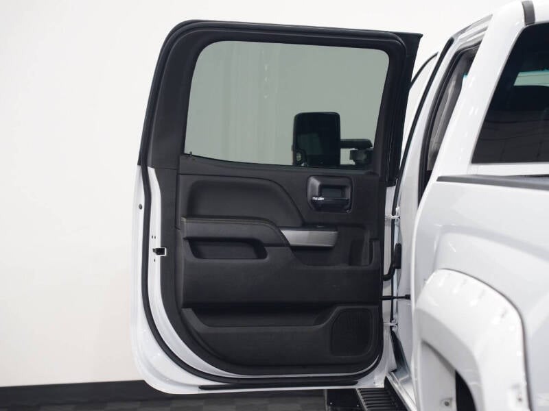 2019-chevrolet-silverado-3500hd-ltz-4x4-4dr-crew-cab-srw (24)