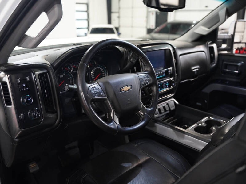 2019-chevrolet-silverado-3500hd-ltz-4x4-4dr-crew-cab-srw (28)