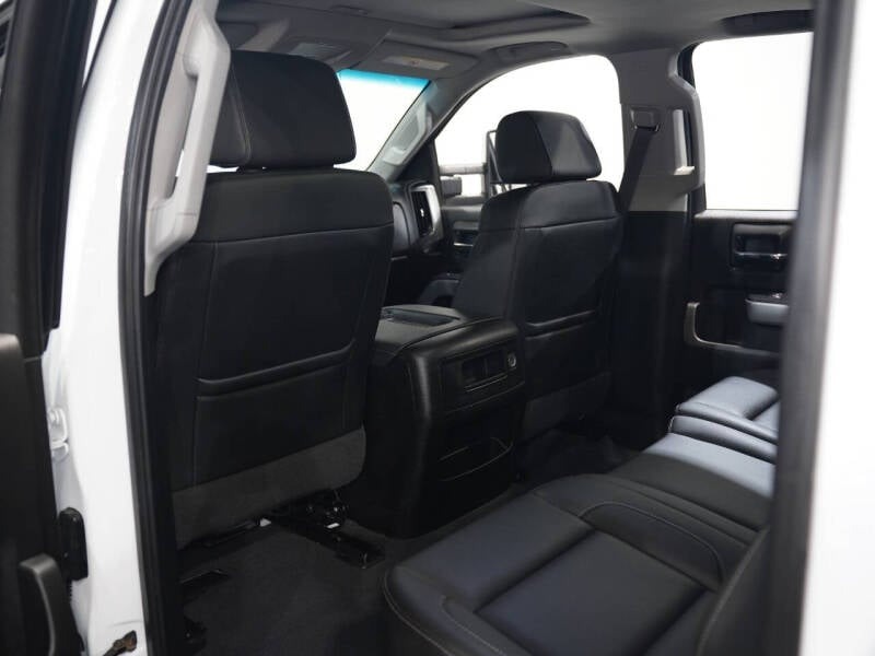 2019-chevrolet-silverado-3500hd-ltz-4x4-4dr-crew-cab-srw (35)