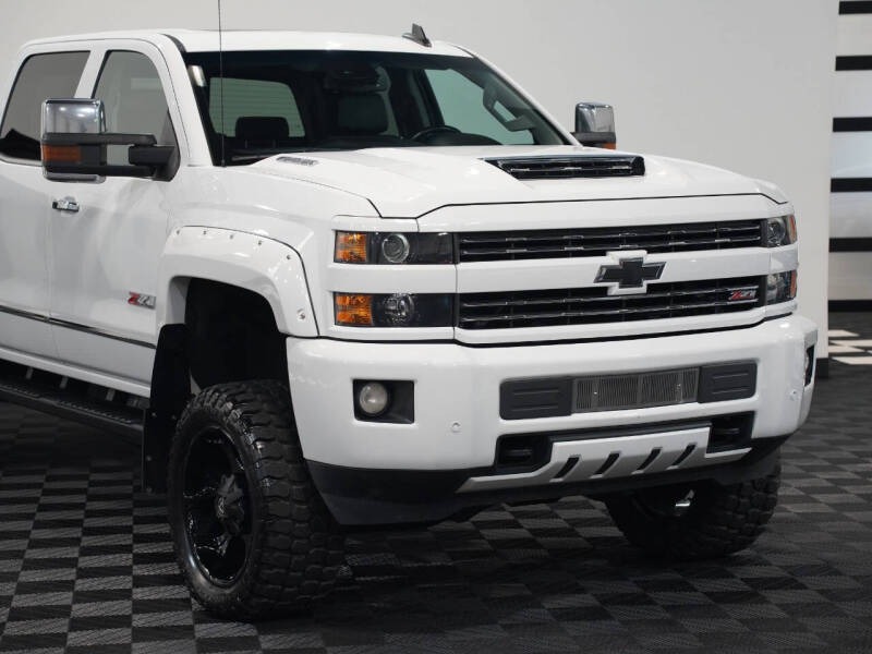 2019-chevrolet-silverado-3500hd-ltz-4x4-4dr-crew-cab-srw (6)