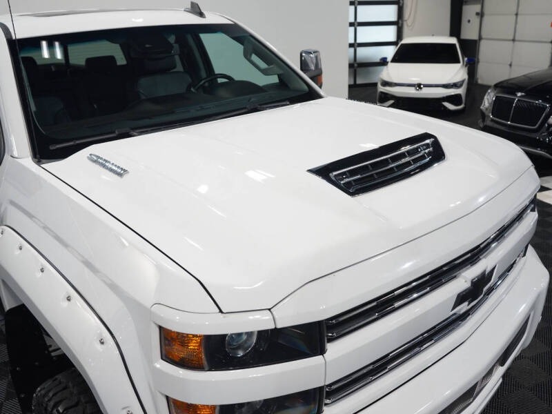 2019-chevrolet-silverado-3500hd-ltz-4x4-4dr-crew-cab-srw (8)