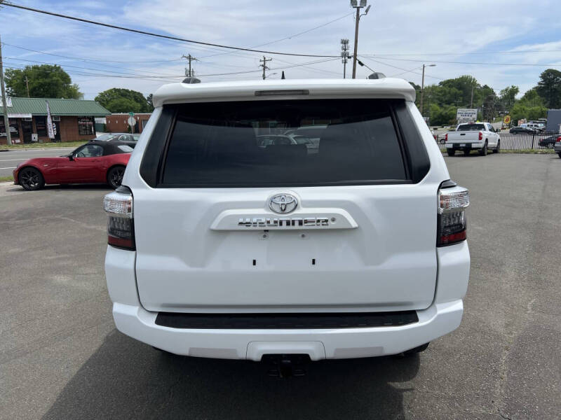 2021-toyota-4runner-sr5-rwd-for-sale-06
