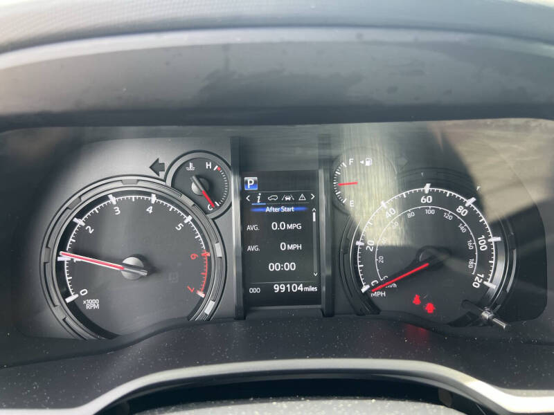 2021-toyota-4runner-sr5-rwd-for-sale-11