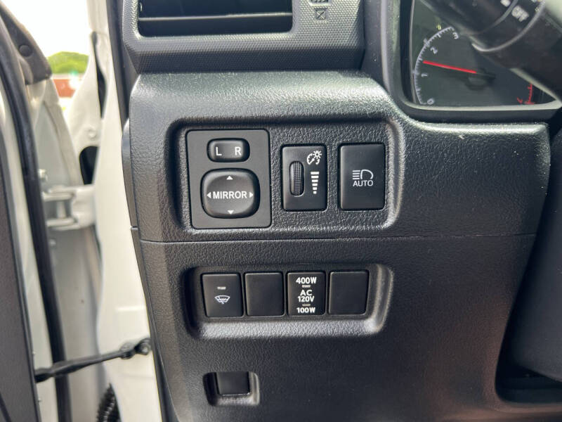 2021-toyota-4runner-sr5-rwd-for-sale-13