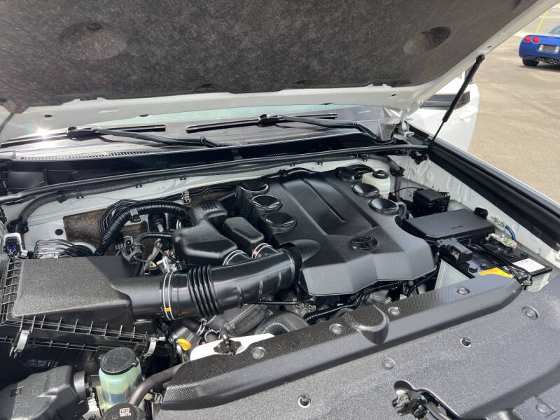 2021-toyota-4runner-sr5-rwd-for-sale-24