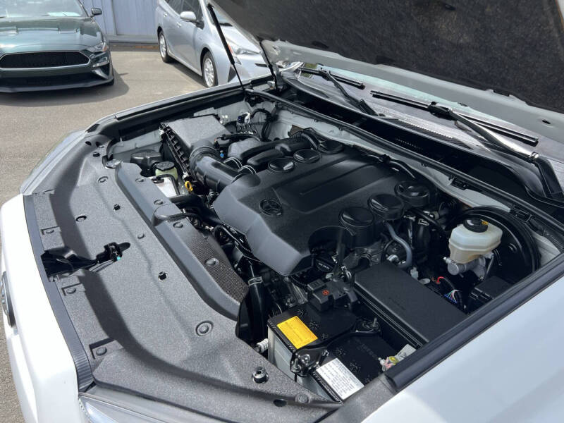 2021-toyota-4runner-sr5-rwd-for-sale-25