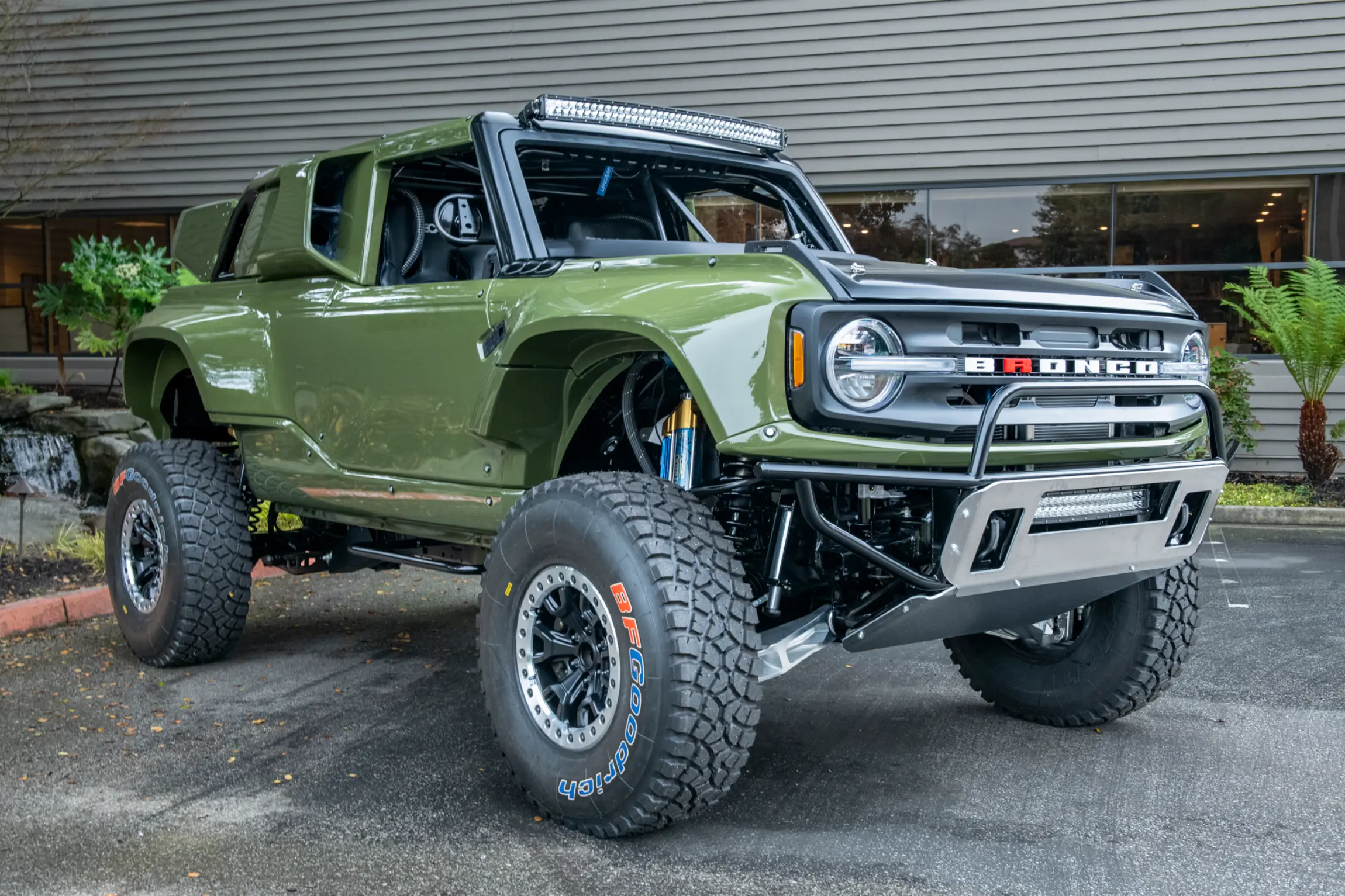 2023-ford-bronco-dr-6_53546680277_o