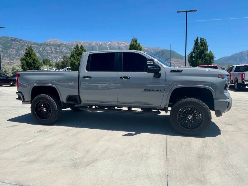 2024-chevrolet-silverado-3500hd-lt-4x4-4dr-crew-cab-lb-srw (1)