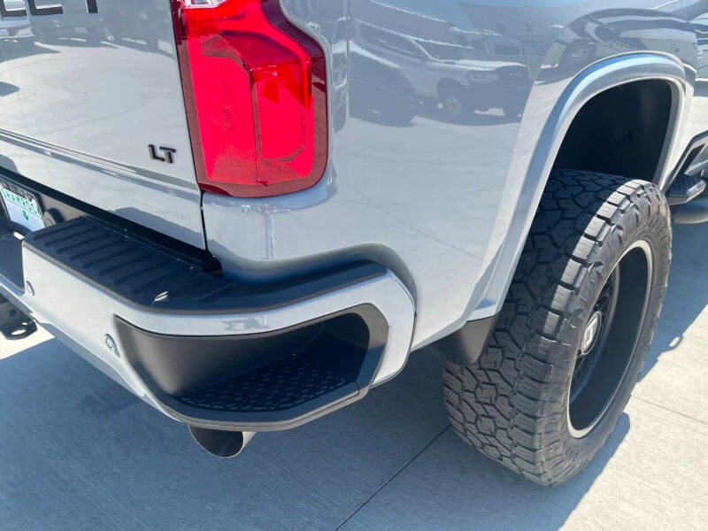2024-chevrolet-silverado-3500hd-lt-4x4-4dr-crew-cab-lb-srw (15)