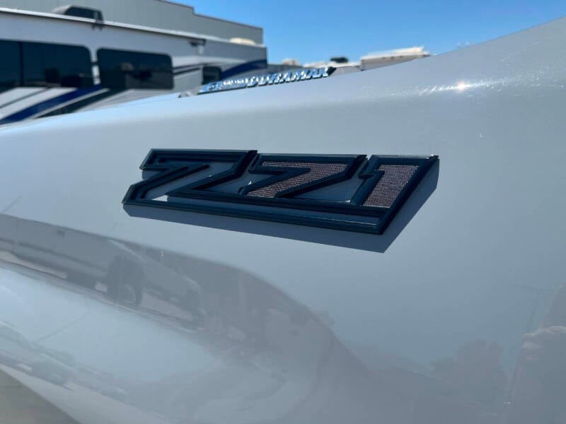 2024-chevrolet-silverado-3500hd-lt-4x4-4dr-crew-cab-lb-srw (16)
