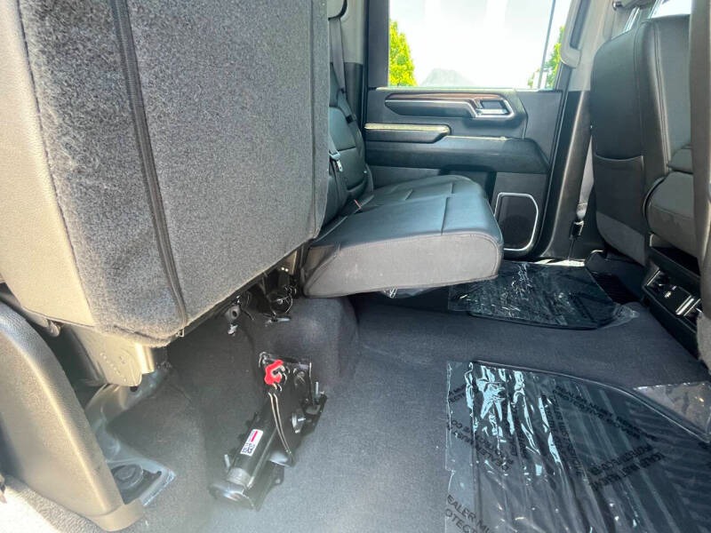 2024-chevrolet-silverado-3500hd-lt-4x4-4dr-crew-cab-lb-srw (21)
