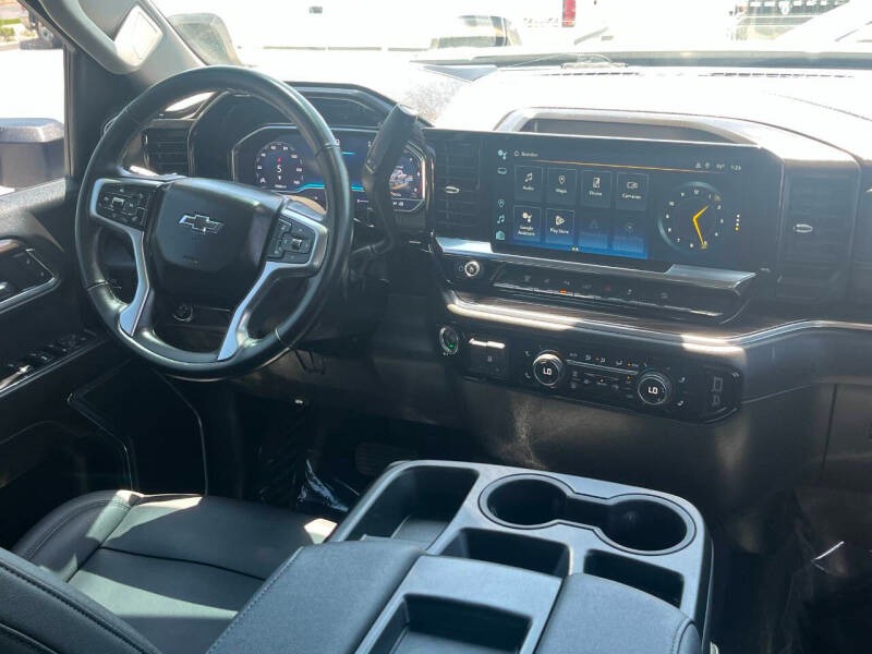 2024-chevrolet-silverado-3500hd-lt-4x4-4dr-crew-cab-lb-srw (22)