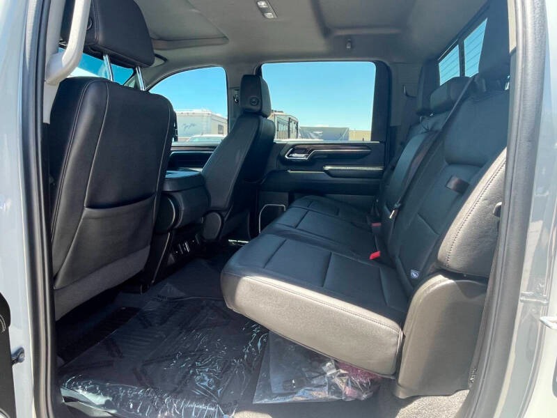 2024-chevrolet-silverado-3500hd-lt-4x4-4dr-crew-cab-lb-srw (24)