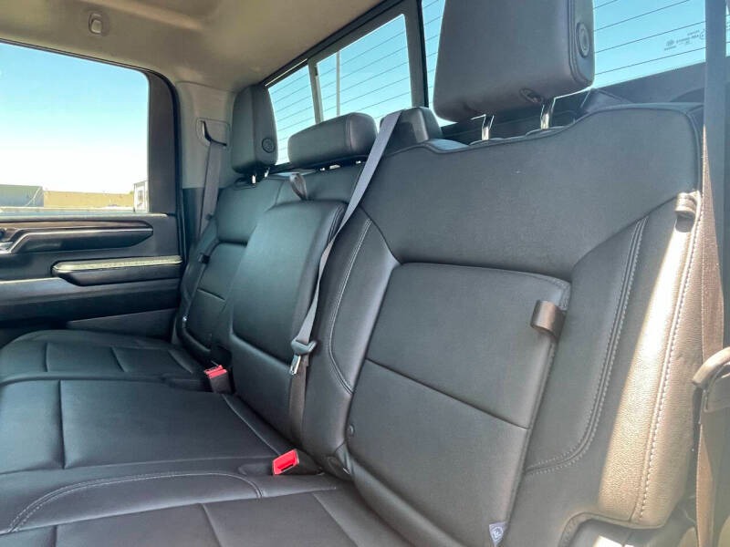 2024-chevrolet-silverado-3500hd-lt-4x4-4dr-crew-cab-lb-srw (25)