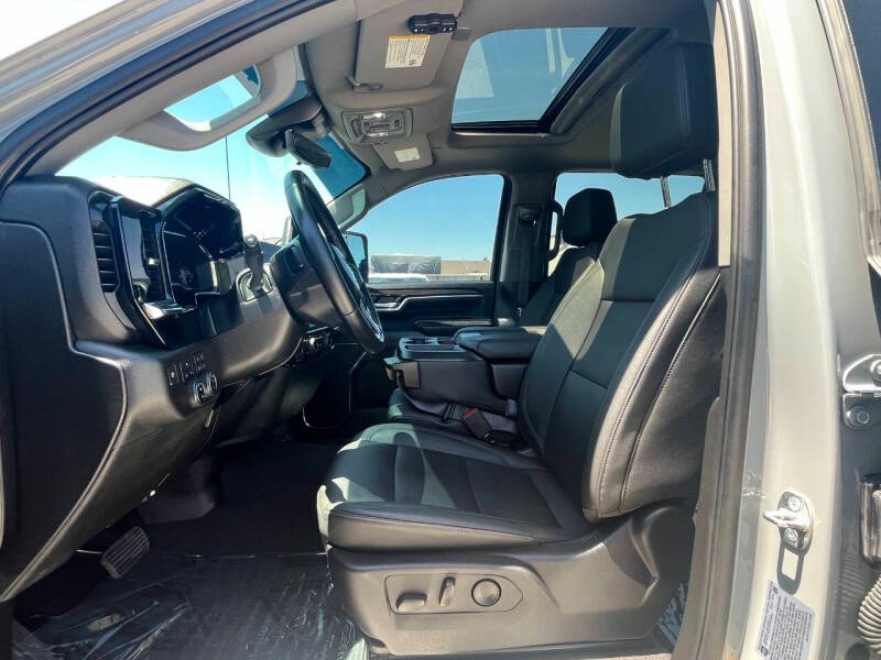 2024-chevrolet-silverado-3500hd-lt-4x4-4dr-crew-cab-lb-srw (26)