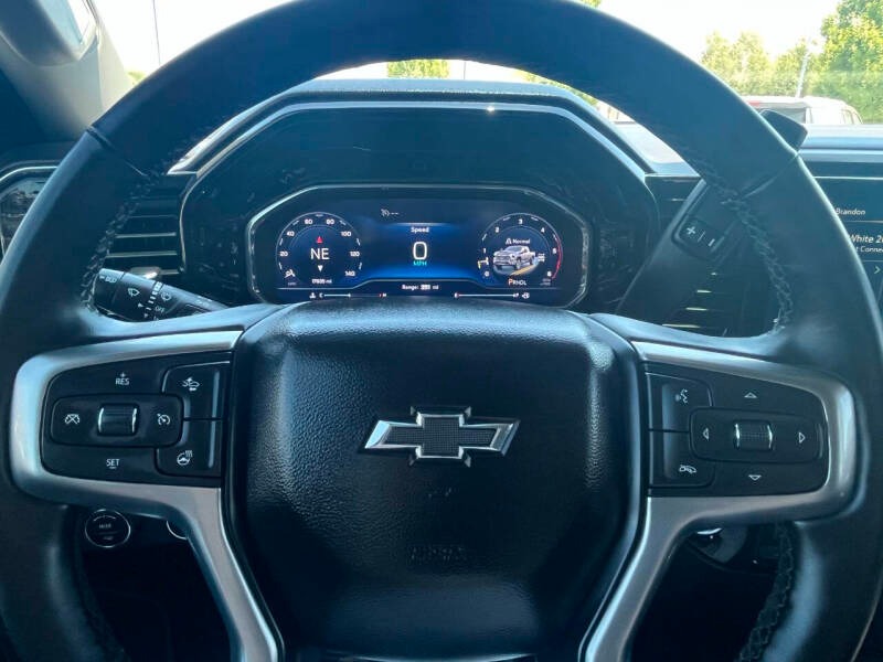 2024-chevrolet-silverado-3500hd-lt-4x4-4dr-crew-cab-lb-srw (38)