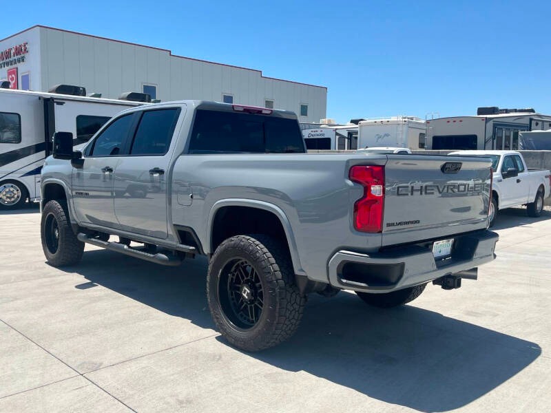 2024-chevrolet-silverado-3500hd-lt-4x4-4dr-crew-cab-lb-srw (4)