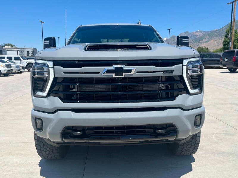 2024-chevrolet-silverado-3500hd-lt-4x4-4dr-crew-cab-lb-srw (7)