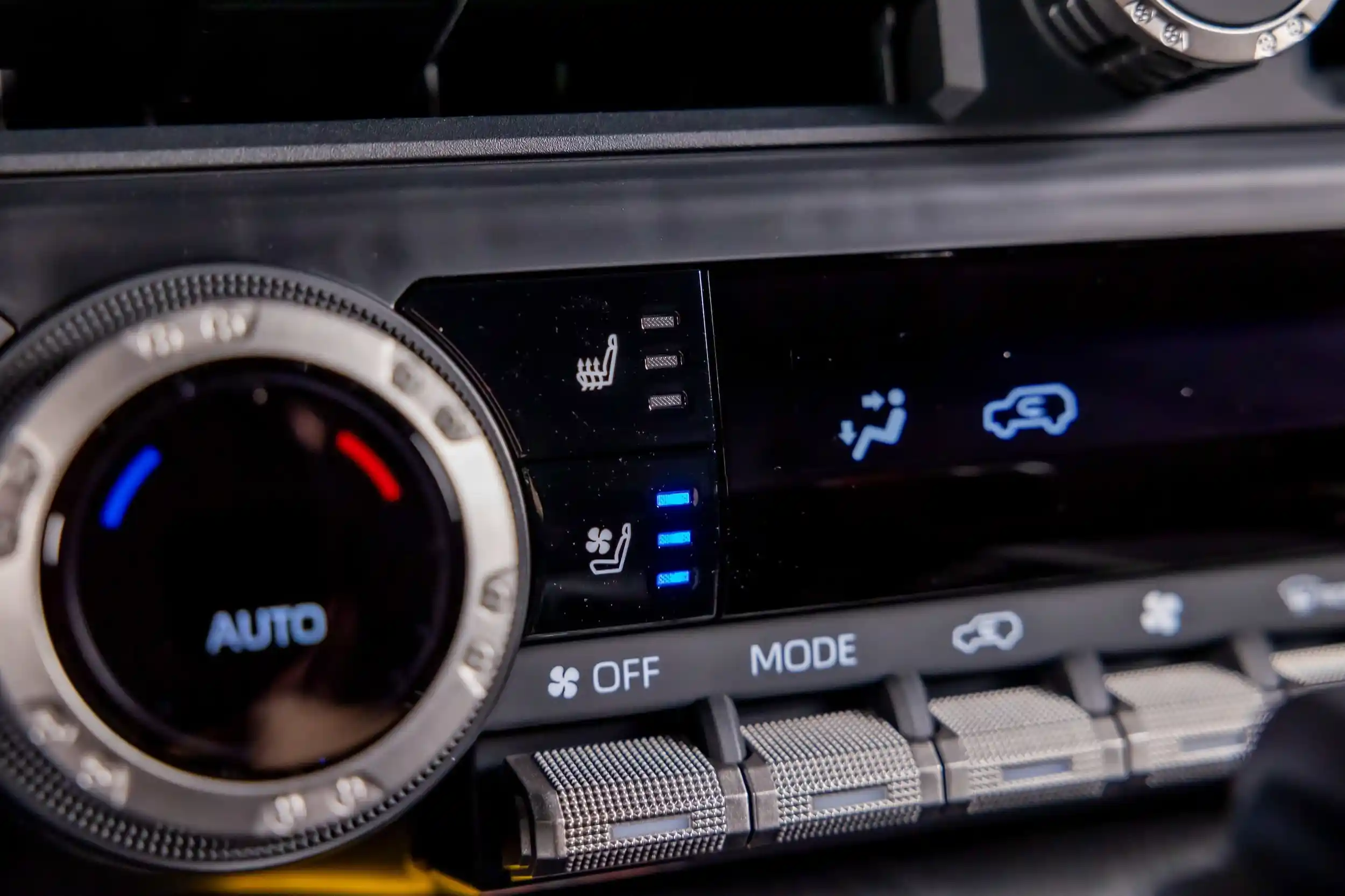 2025-toyota-4runner-hybrid-trd-pro-17