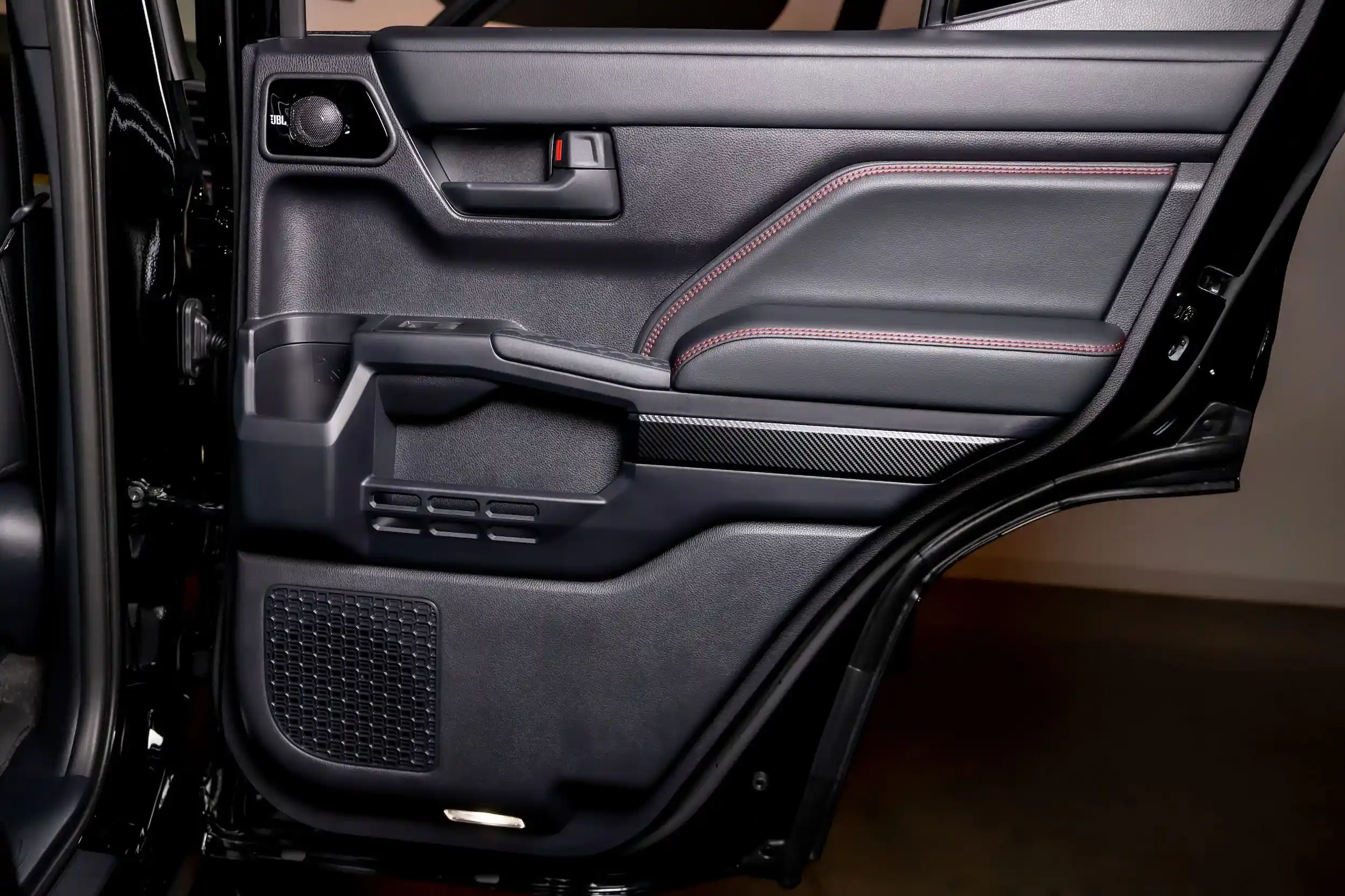 2025-toyota-4runner-hybrid-trd-pro-43